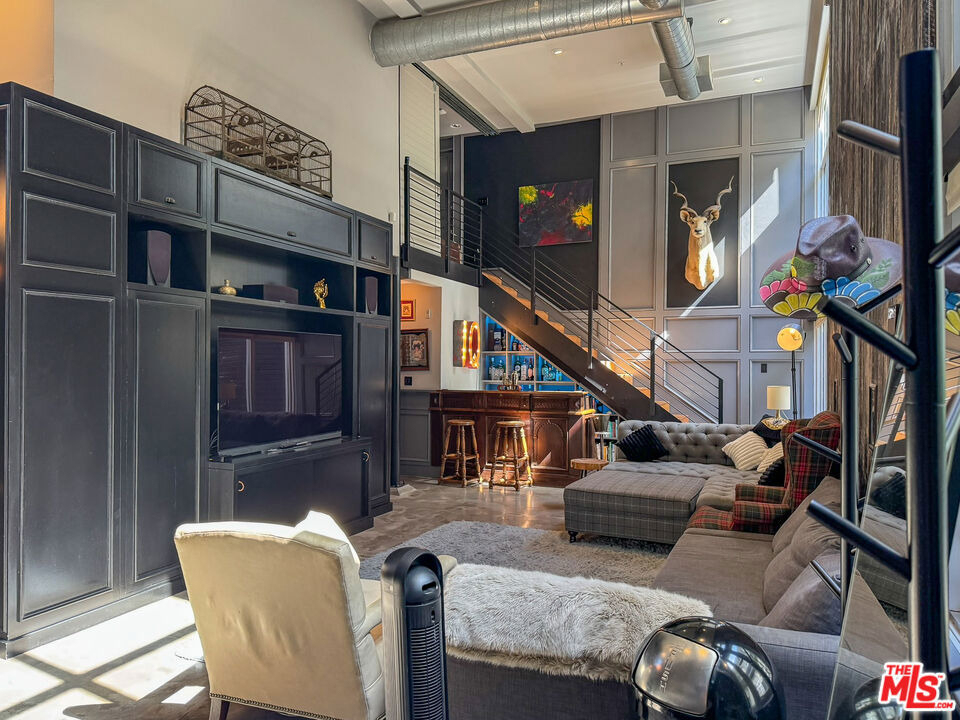 1037 N Laurel Avenue - Photo 9