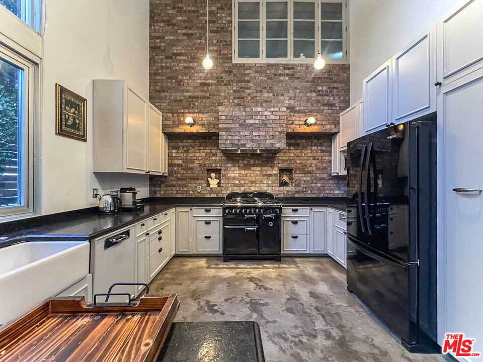 1037 N Laurel Avenue - Photo 6