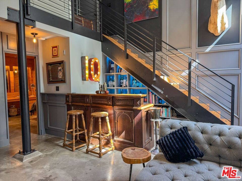 1037 N Laurel Avenue - Photo 8
