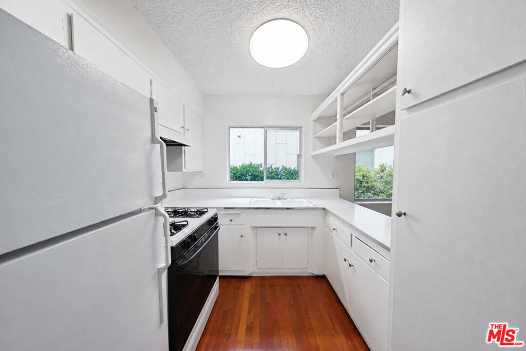 941 N San Vicente Boulevard - Photo 8