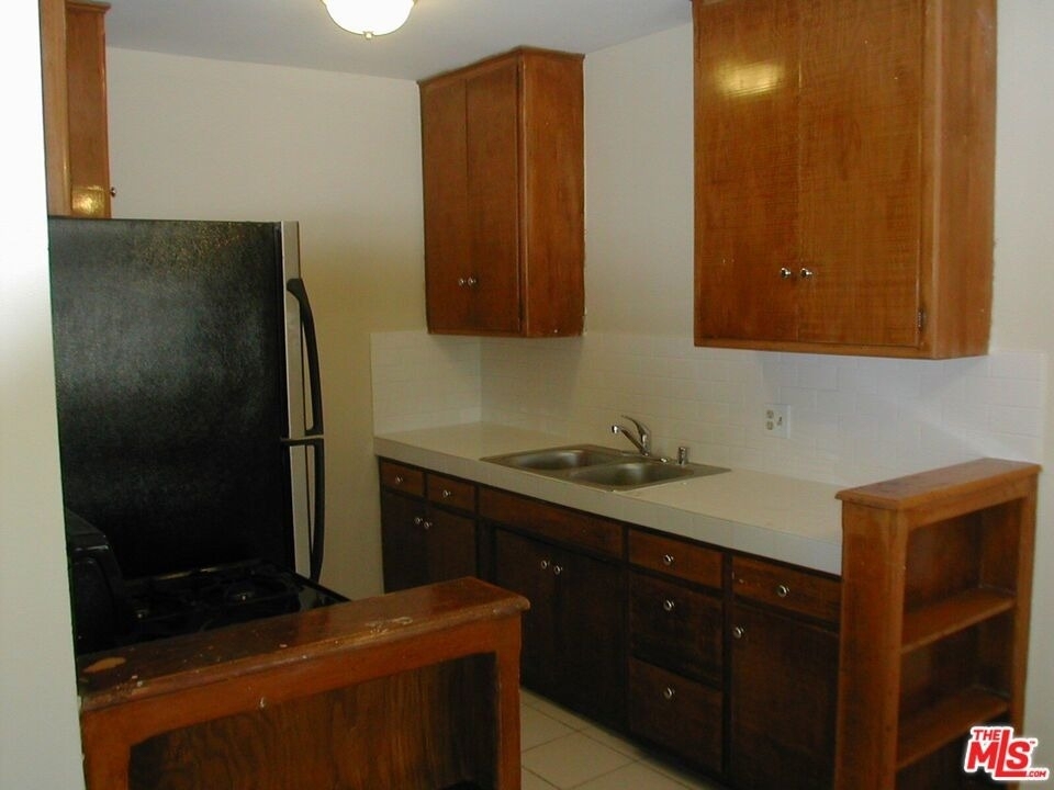 833 N Kingsley Drive - Photo 4