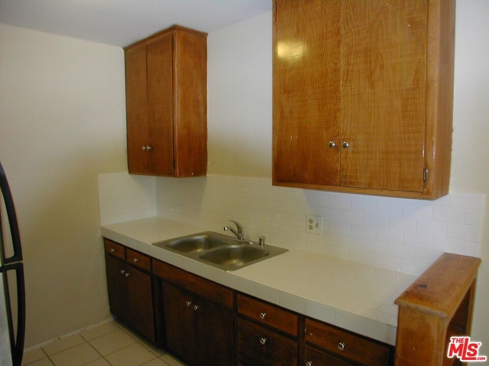833 N Kingsley Drive - Photo 6