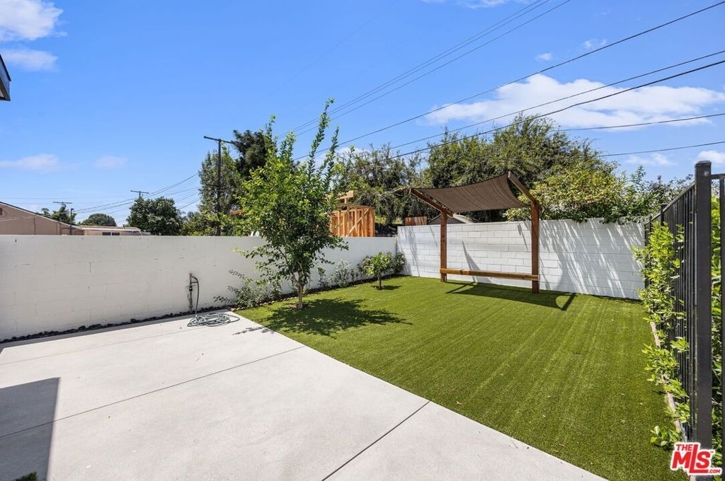 7935 Zelzah Avenue - Photo 18