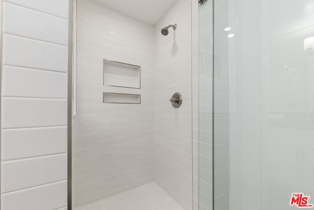8911 Cynthia Street - Photo 12