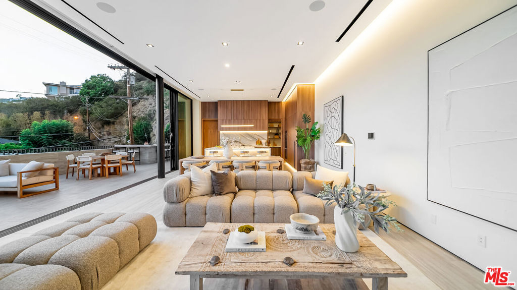 8777 W Hollywood Boulevard - Photo 38