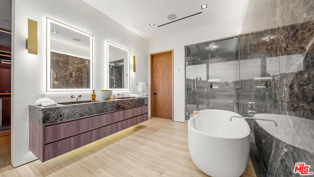 8777 W Hollywood Boulevard - Photo 42