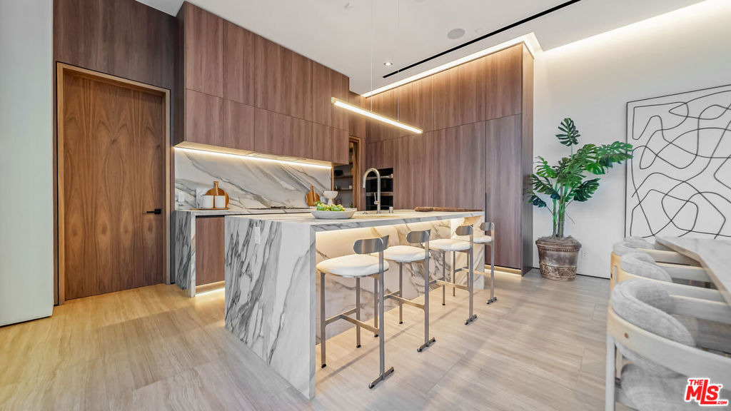 8777 W Hollywood Boulevard - Photo 29