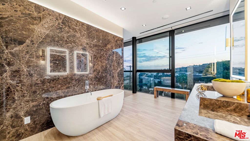 8777 W Hollywood Boulevard - Photo 45