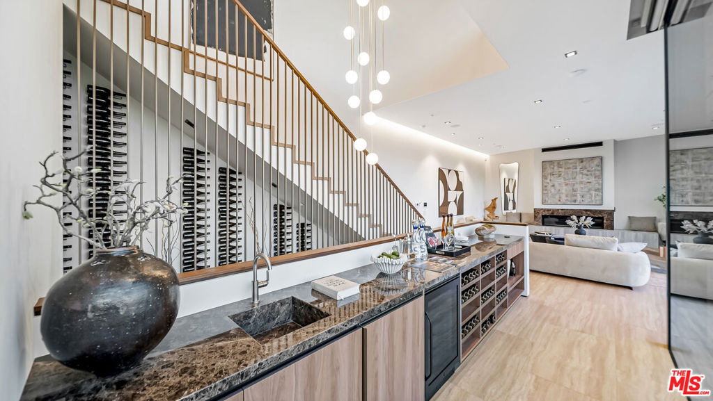 8777 W Hollywood Boulevard - Photo 18