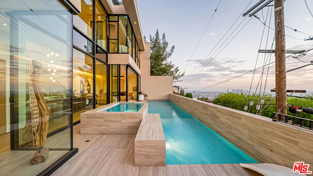 8777 W Hollywood Boulevard - Photo 32
