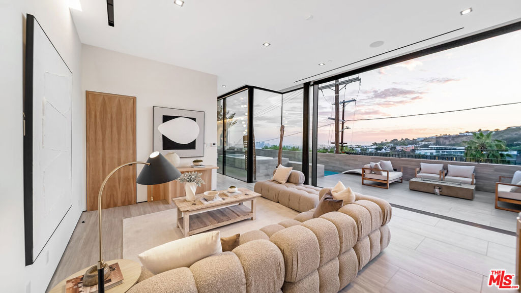 8777 W Hollywood Boulevard - Photo 23