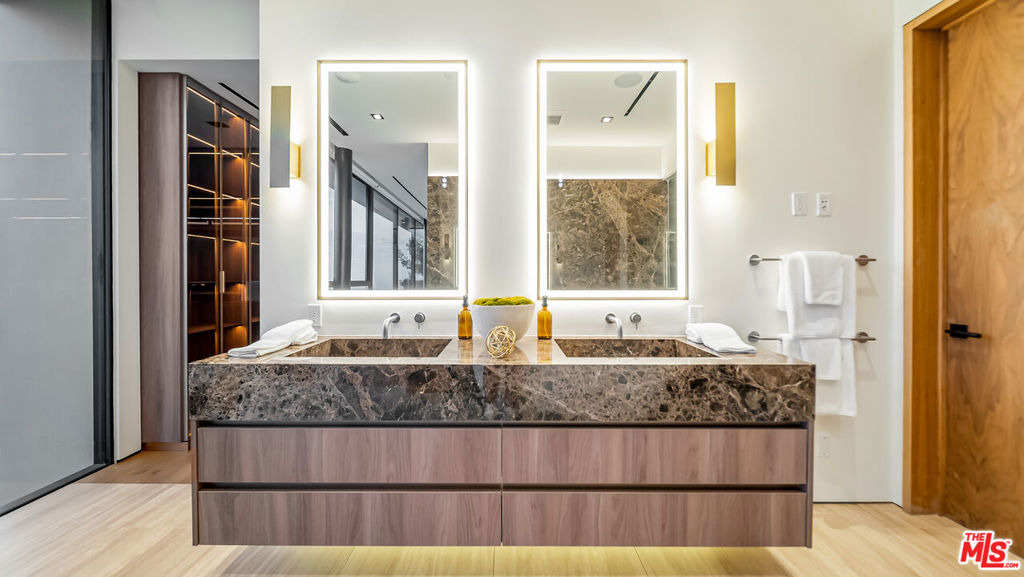 8777 W Hollywood Boulevard - Photo 44