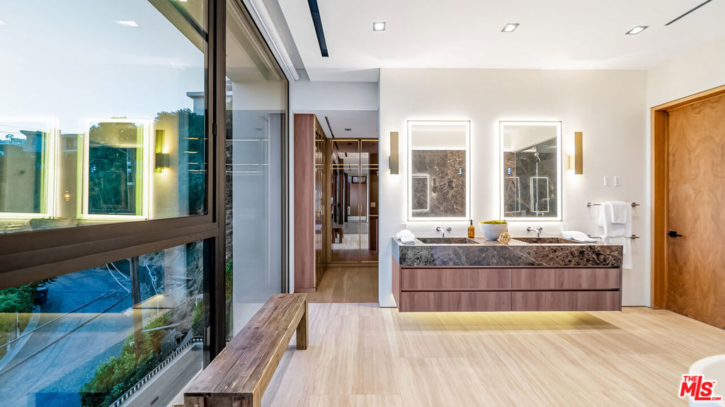 8777 W Hollywood Boulevard - Photo 43
