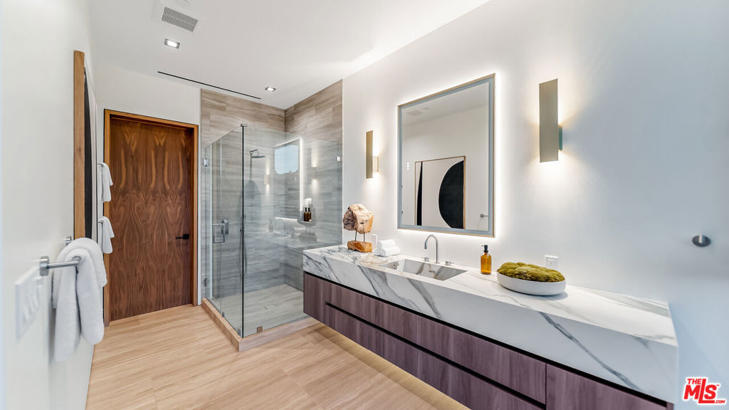 8777 W Hollywood Boulevard - Photo 53