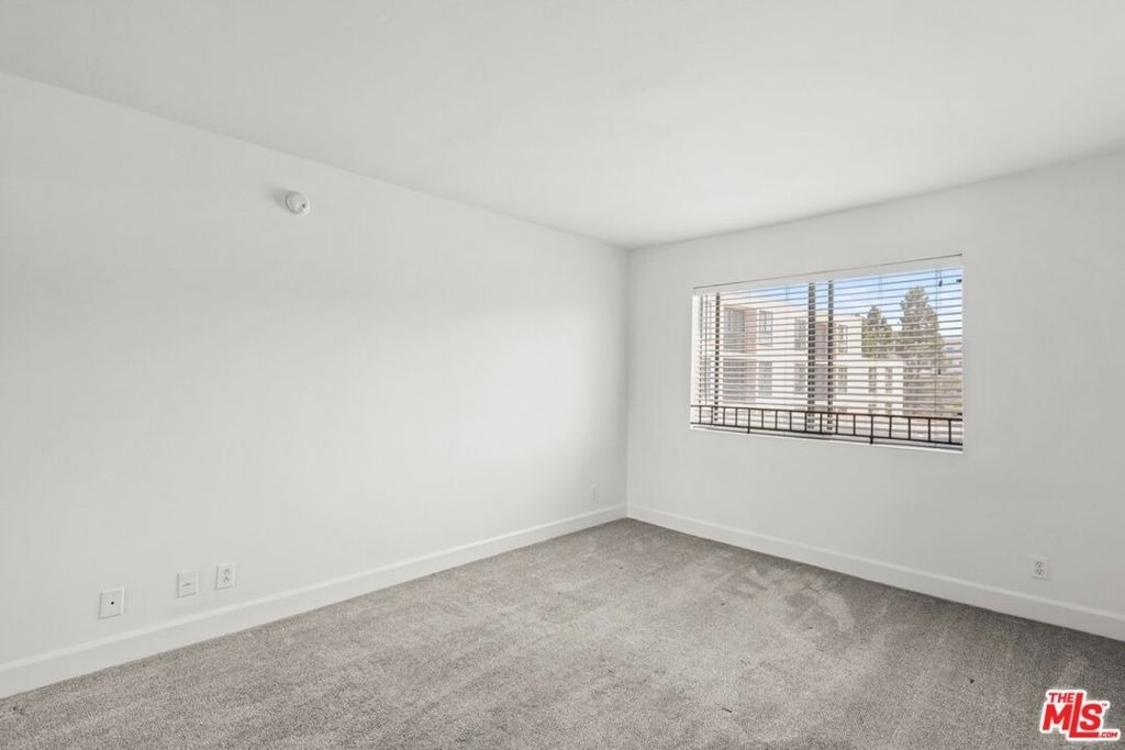 10982 Roebling Avenue - Photo 27