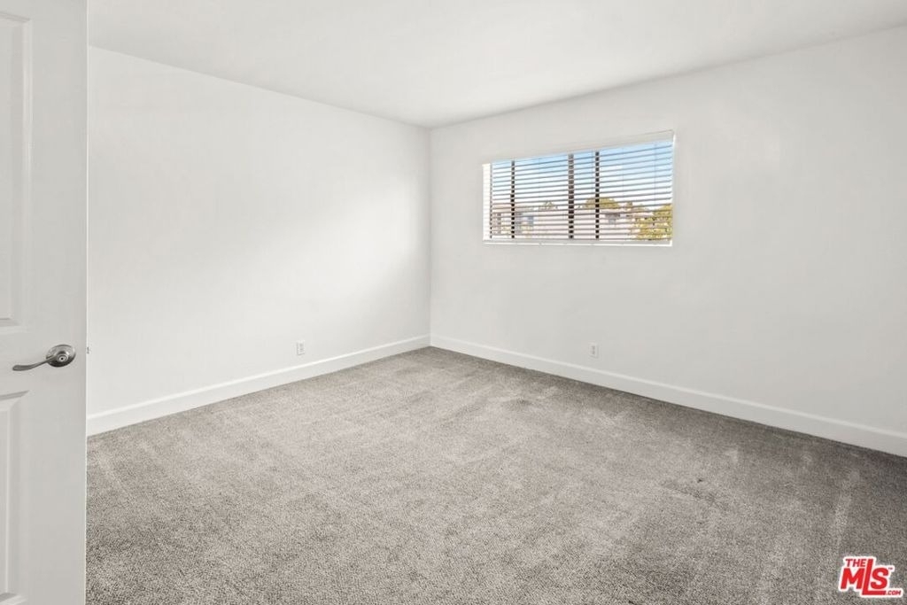 10982 Roebling Avenue - Photo 17