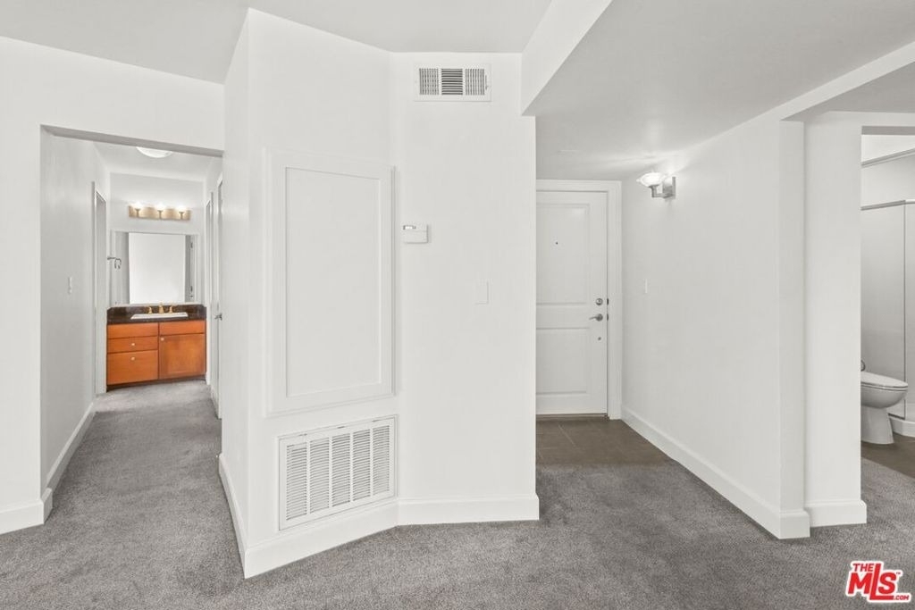 10982 Roebling Avenue - Photo 21
