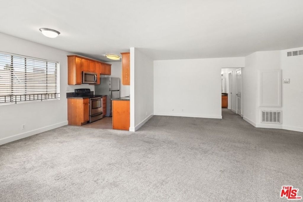 10982 Roebling Avenue - Photo 3