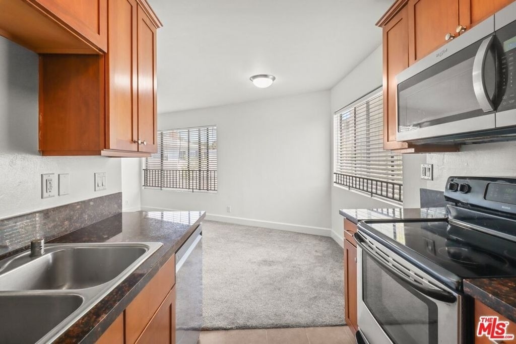 10982 Roebling Avenue - Photo 10