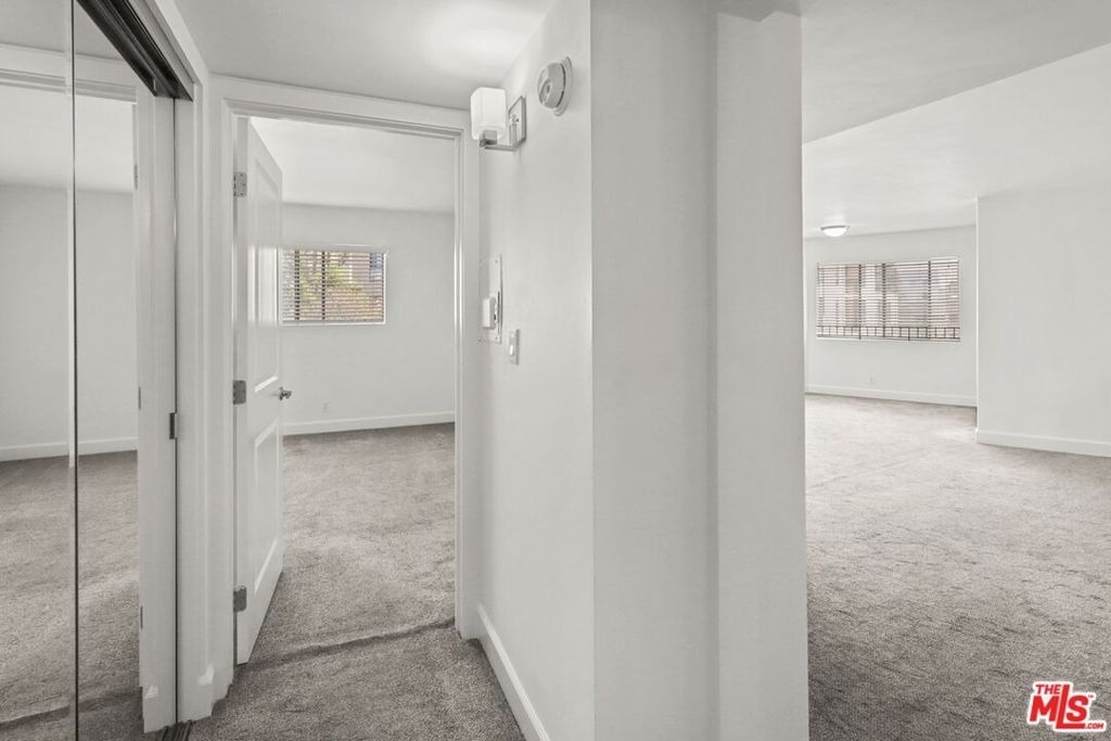 10982 Roebling Avenue - Photo 16