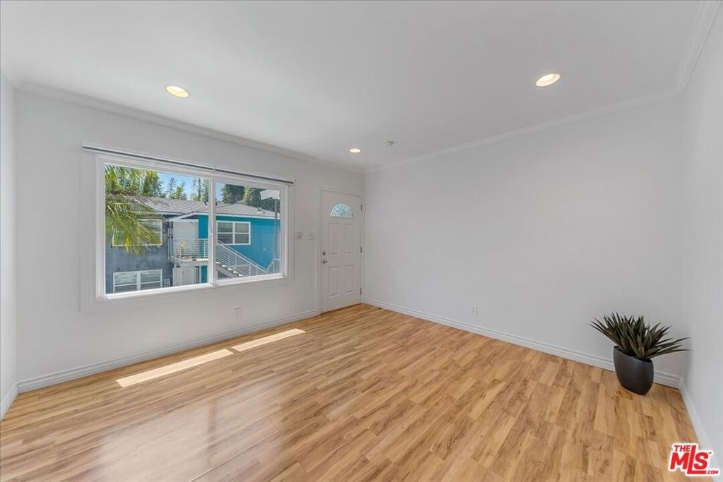 2954 Exposition Blvd - Photo 2