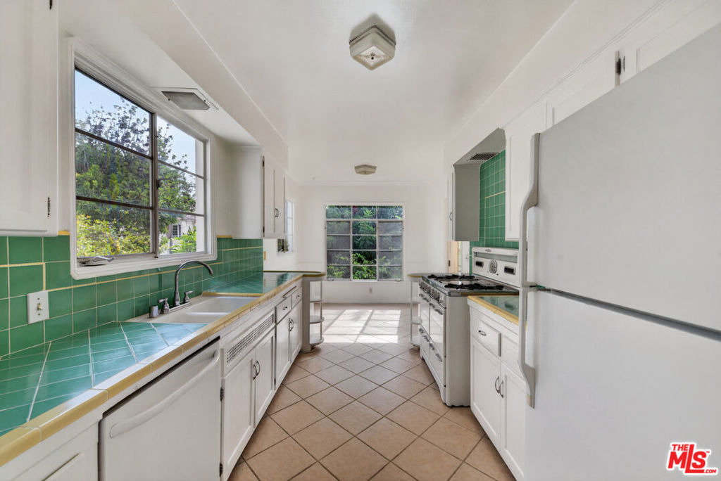 1089 S Ogden Drive - Photo 24