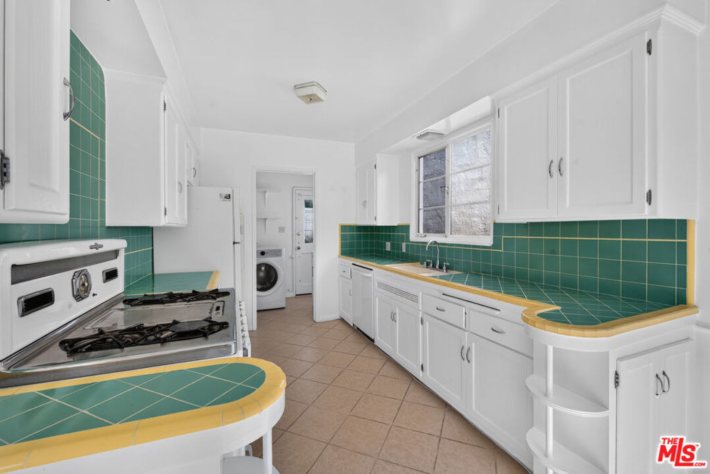1089 S Ogden Drive - Photo 25