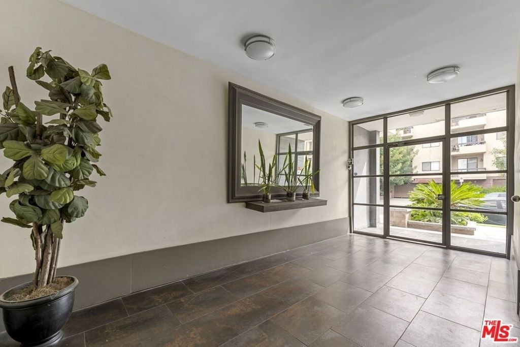 811 S Bedford Street - Photo 1