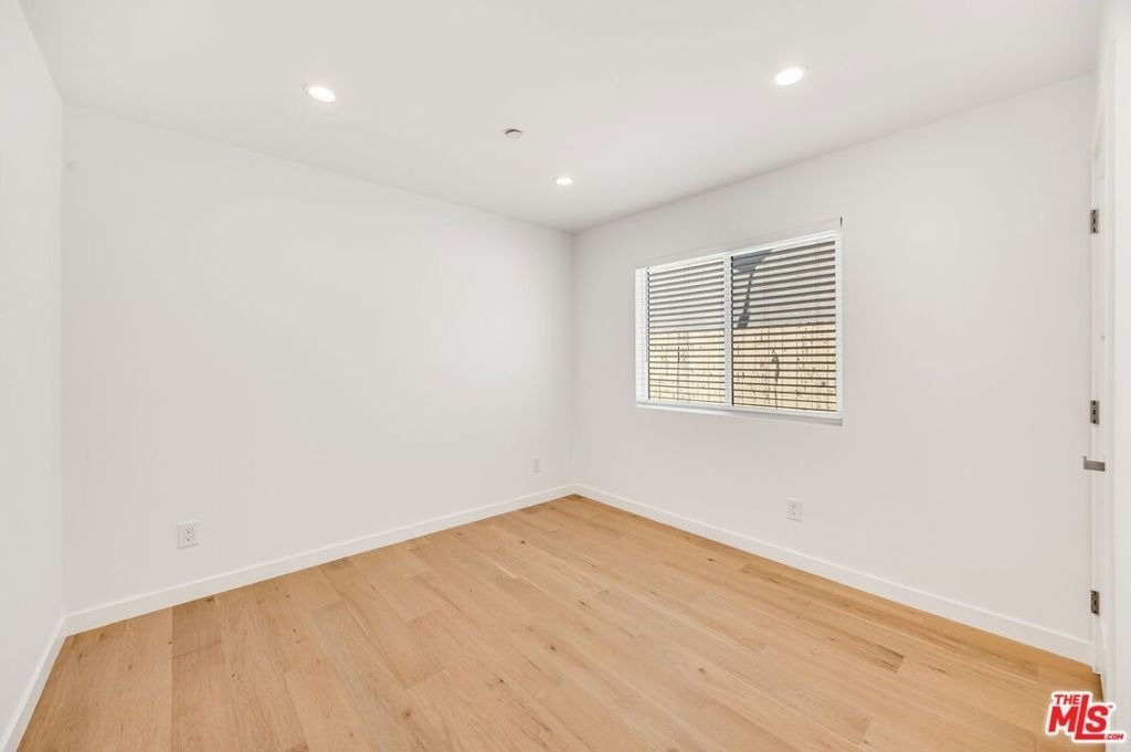 7933 Zelzah Avenue - Photo 21