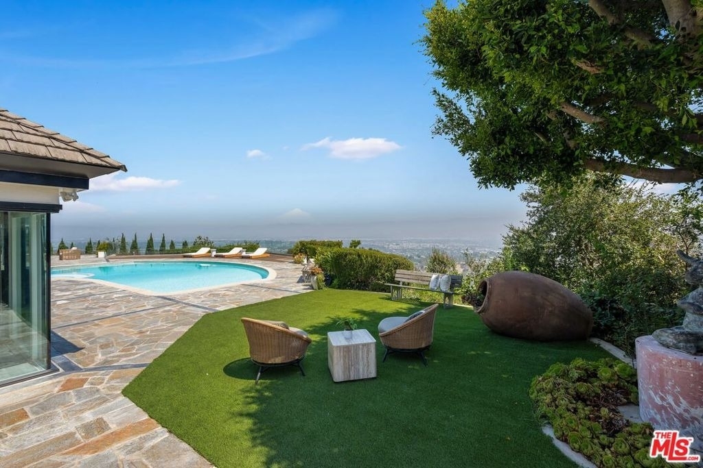 8416 Skyline Drive - Photo 8