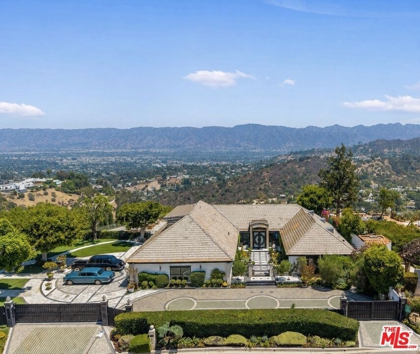 8416 Skyline Drive - Photo 0
