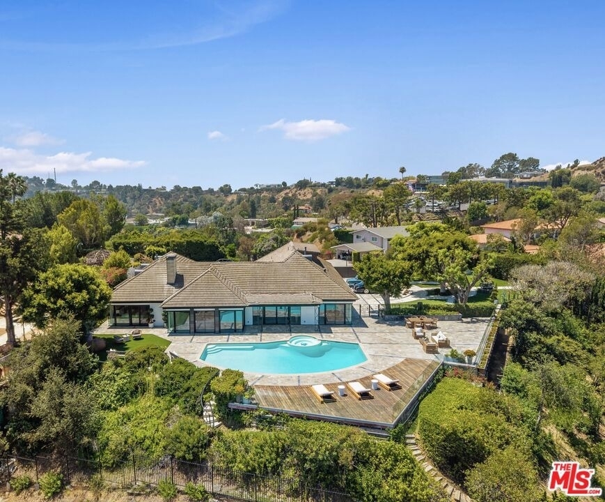 8416 Skyline Drive - Photo 2