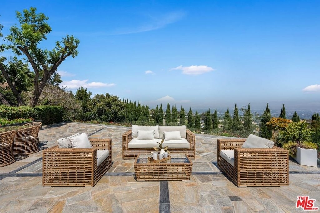 8416 Skyline Drive - Photo 7