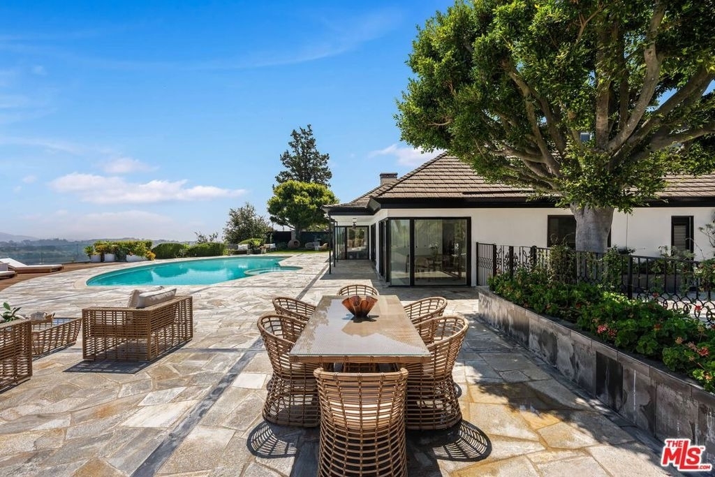 8416 Skyline Drive - Photo 6