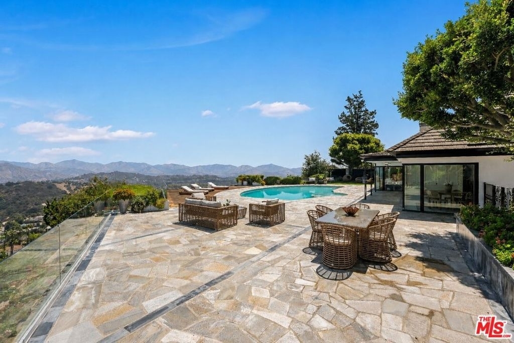 8416 Skyline Drive - Photo 5
