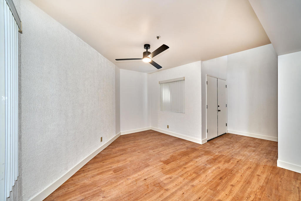 414 W Village Square N - Photo 5