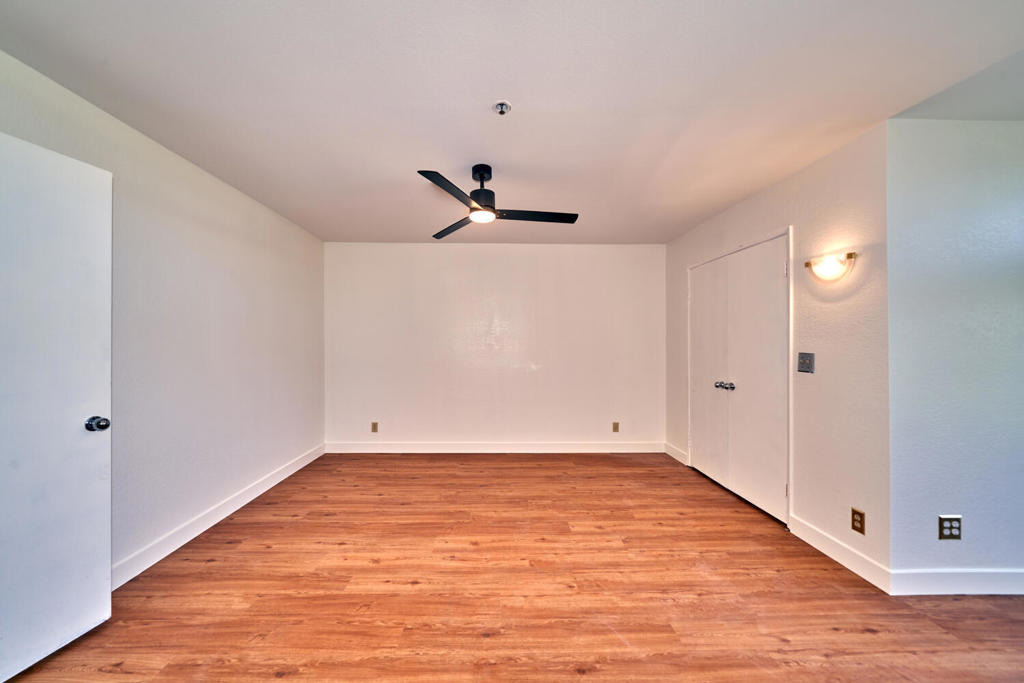 414 W Village Square N - Photo 33