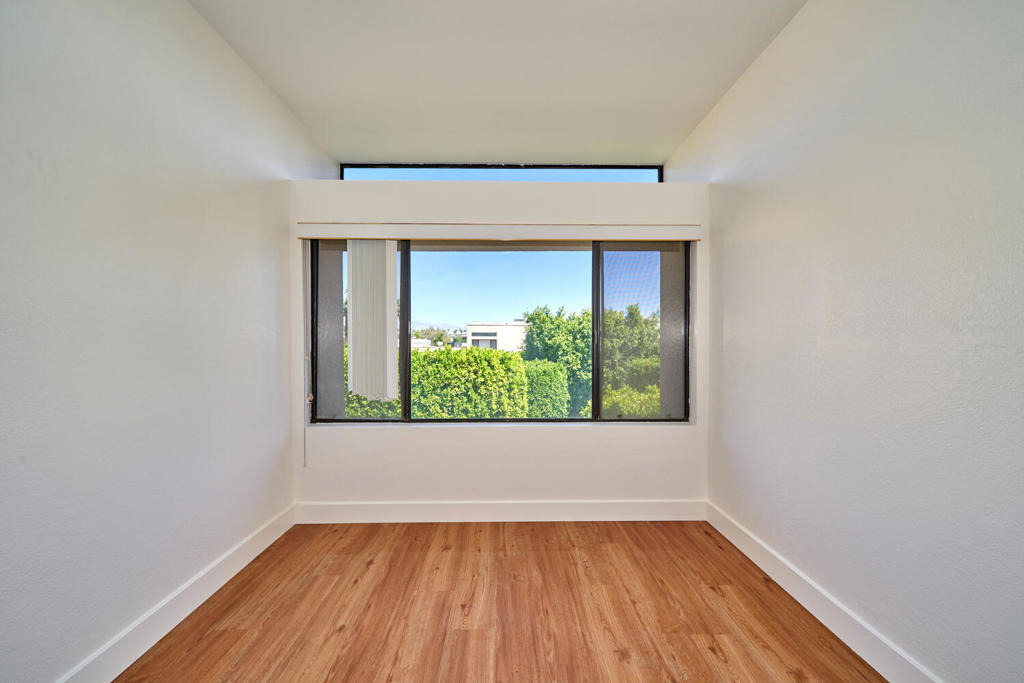414 W Village Square N - Photo 38