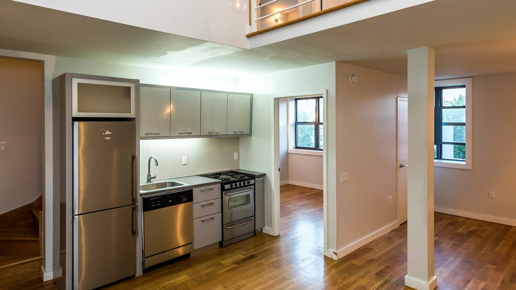 100 Dupont St 11222 - Photo 0
