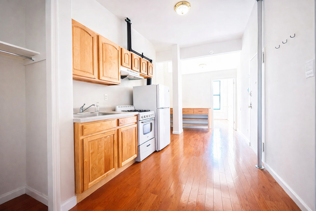 344 east - Photo 1