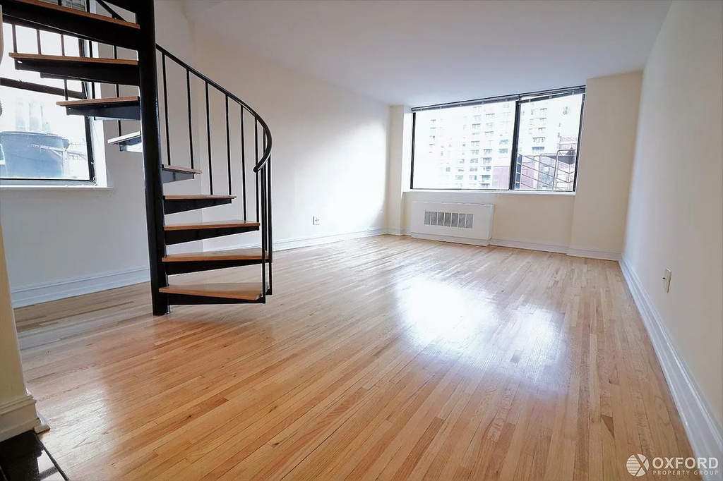 365 West 52nd Street - Photo 1