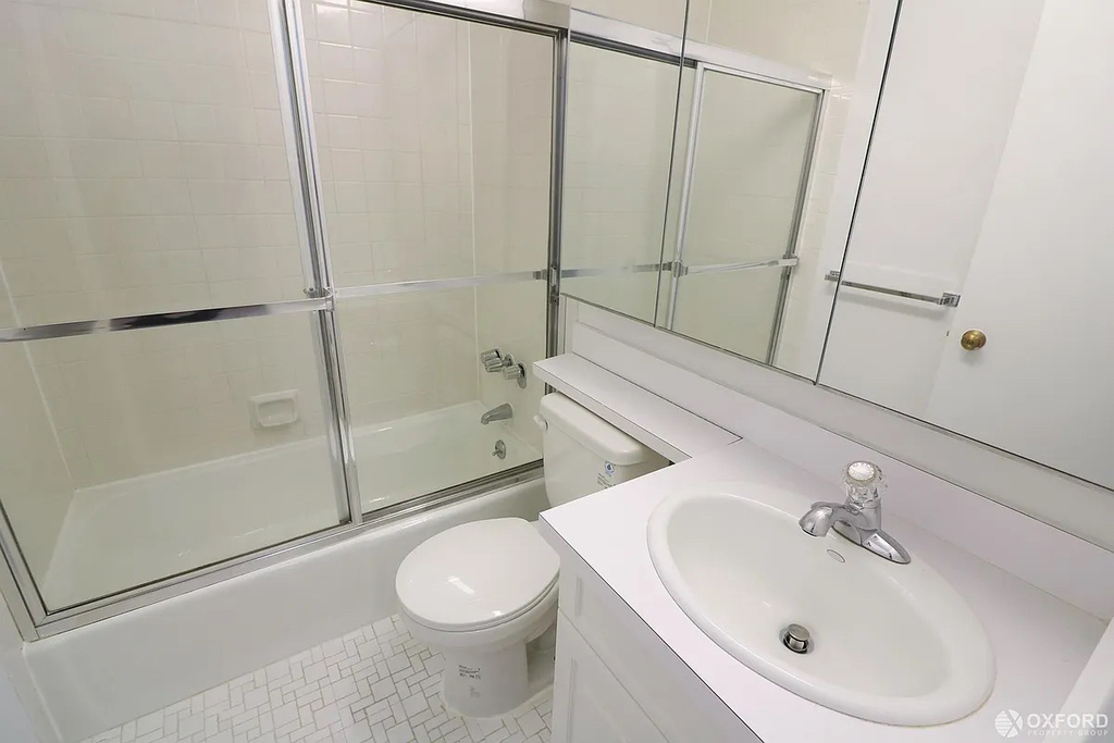 365 West 52nd Street - Photo 7
