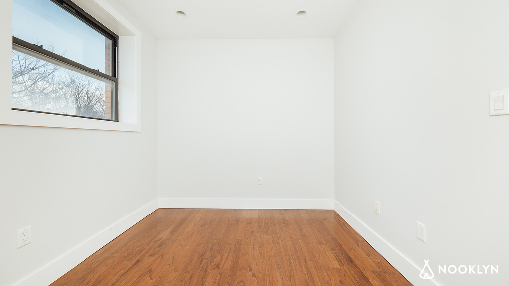 1350 Myrtle Ave 11221 - Photo 3