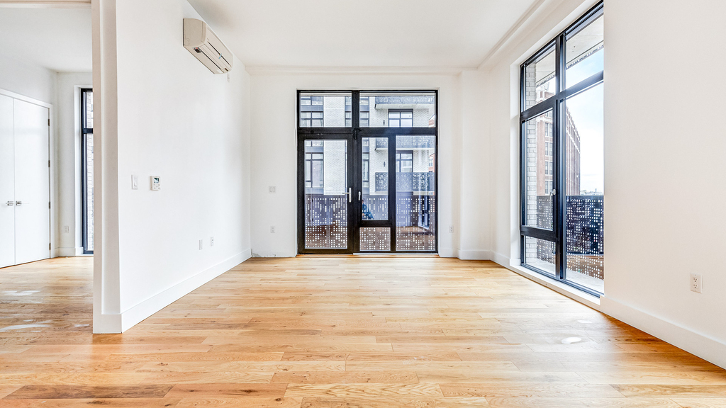 38-38 32nd St 11101 - Photo 4