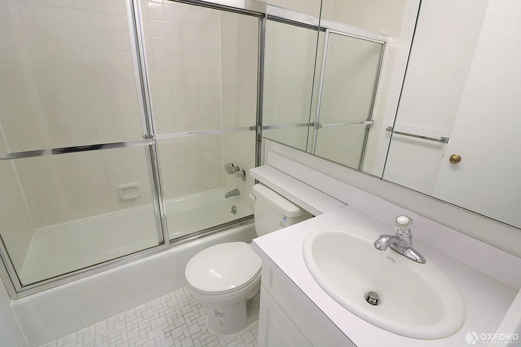 365 West 52nd Street - Photo 9
