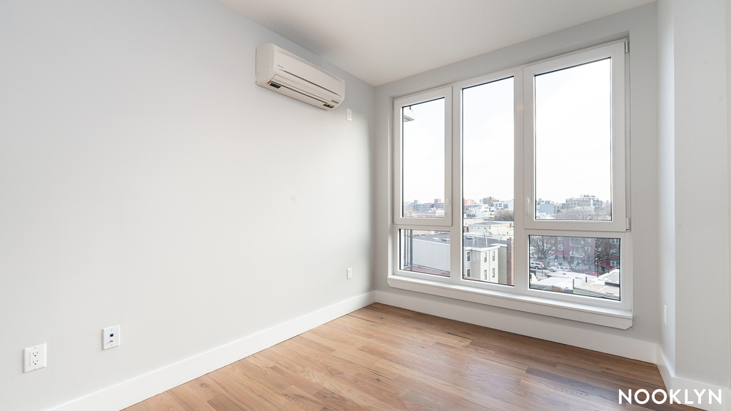 31-61 Vernon Blvd 11106 - Photo 4