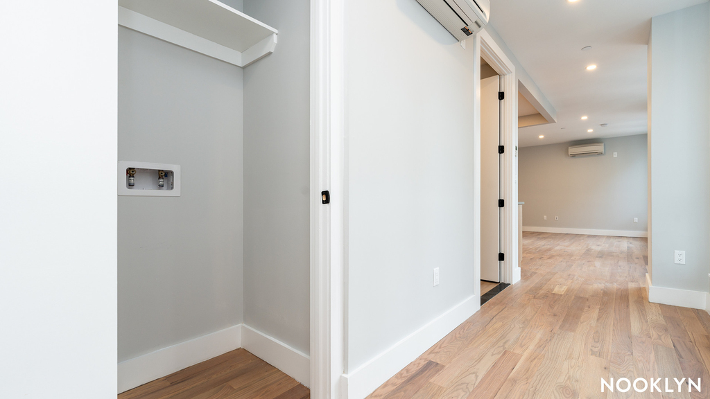 31-61 Vernon Blvd 11106 - Photo 6