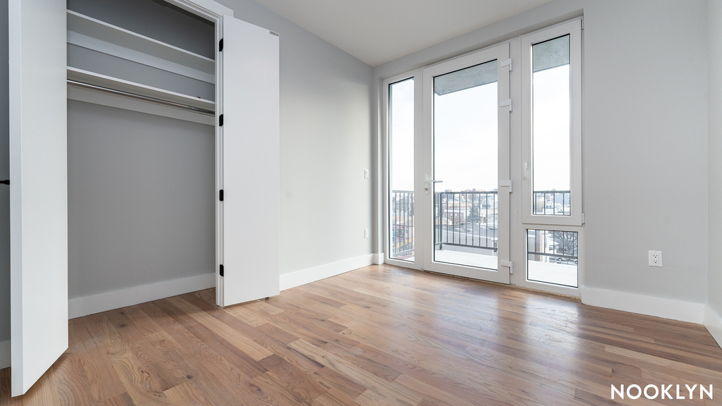 31-61 Vernon Blvd 11106 - Photo 1