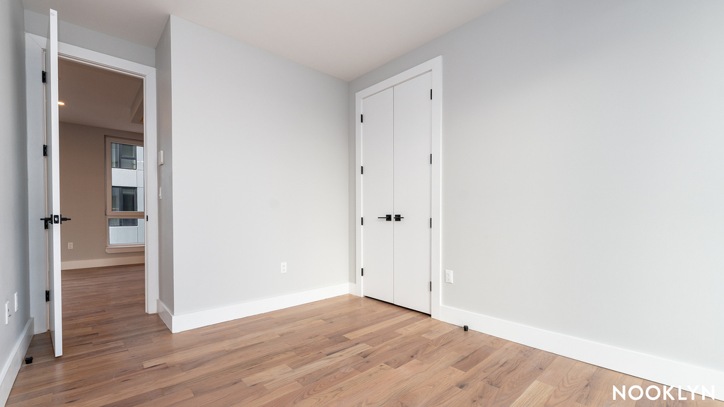 31-61 Vernon Blvd 11106 - Photo 18