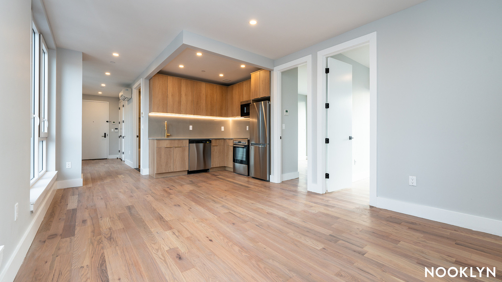 31-61 Vernon Blvd 11106 - Photo 19